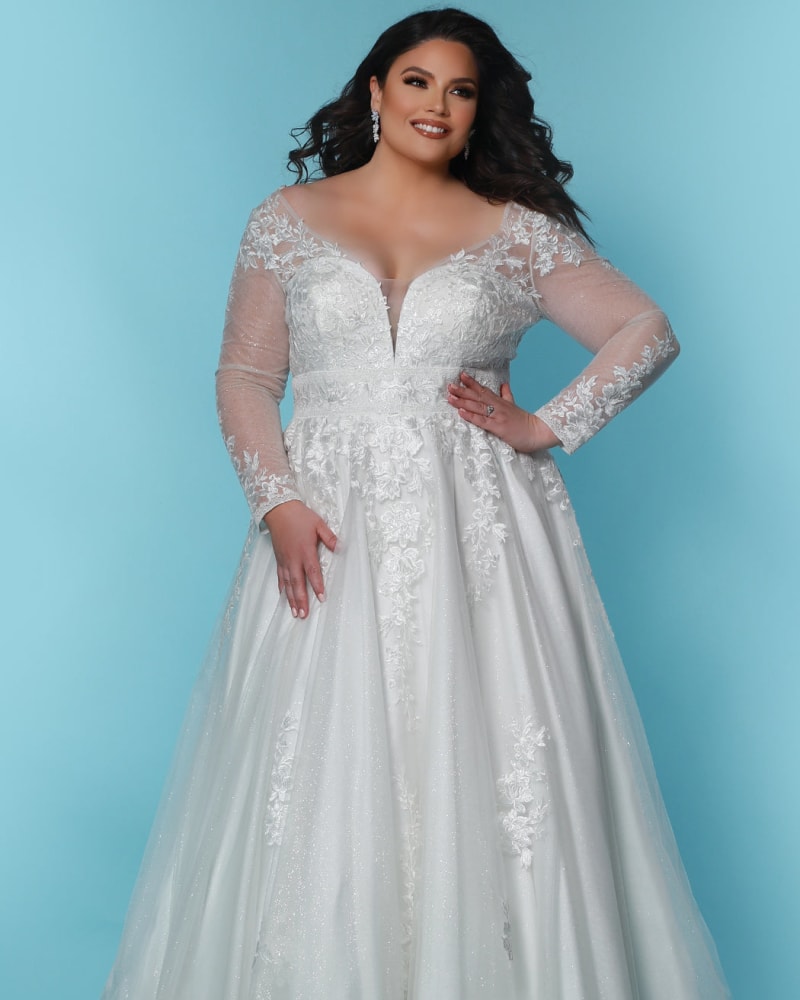 Front of a model wearing a size 30 Esmeralda Wedding Dress in Ivory by Sydney's Closet. | dia_product_style_image_id:285941